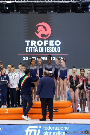 podio jr sfe05763 copia simone ferraro ph